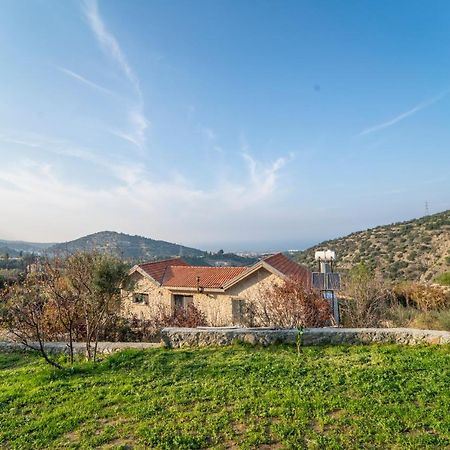 Chardonnay Guest Studio Rooms With Great View For Nature Lovers ไคริเนีย ภายนอก รูปภาพ
