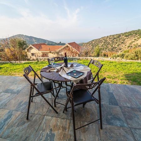 Chardonnay Guest Studio Rooms With Great View For Nature Lovers ไคริเนีย ภายนอก รูปภาพ