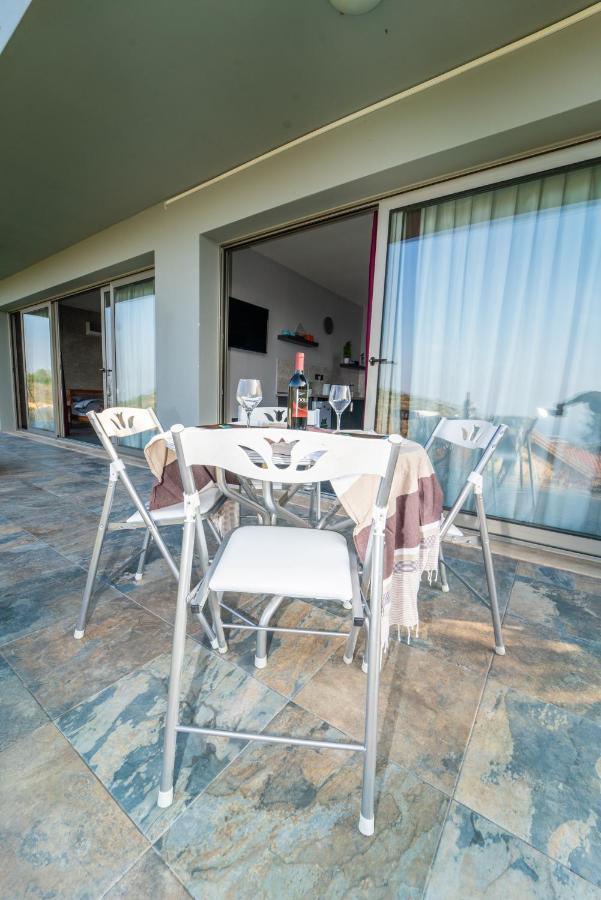 Chardonnay Guest Studio Rooms With Great View For Nature Lovers ไคริเนีย ภายนอก รูปภาพ