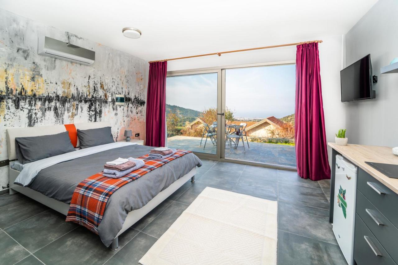 Chardonnay Guest Studio Rooms With Great View For Nature Lovers ไคริเนีย ภายนอก รูปภาพ