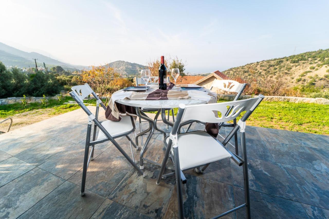 Chardonnay Guest Studio Rooms With Great View For Nature Lovers ไคริเนีย ภายนอก รูปภาพ