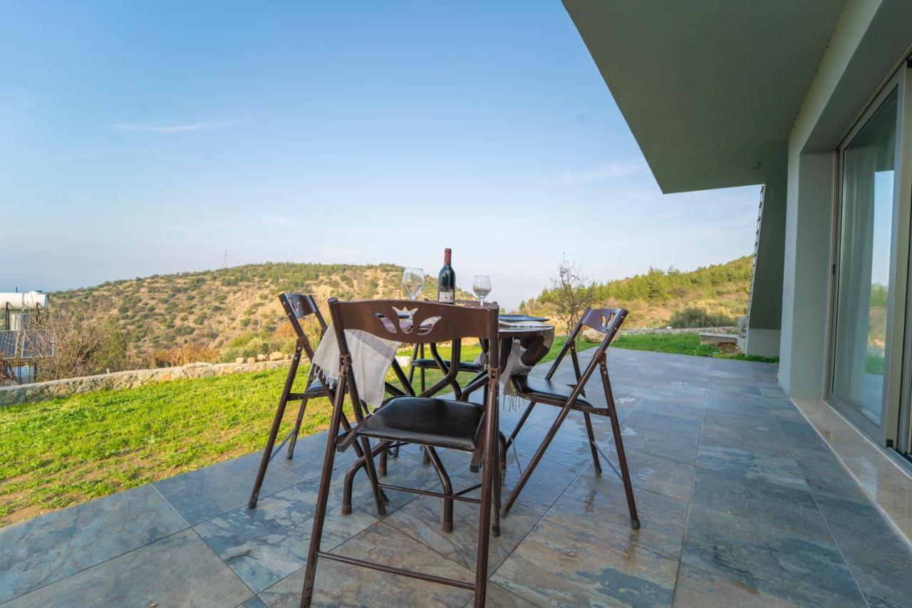 Chardonnay Guest Studio Rooms With Great View For Nature Lovers ไคริเนีย ภายนอก รูปภาพ